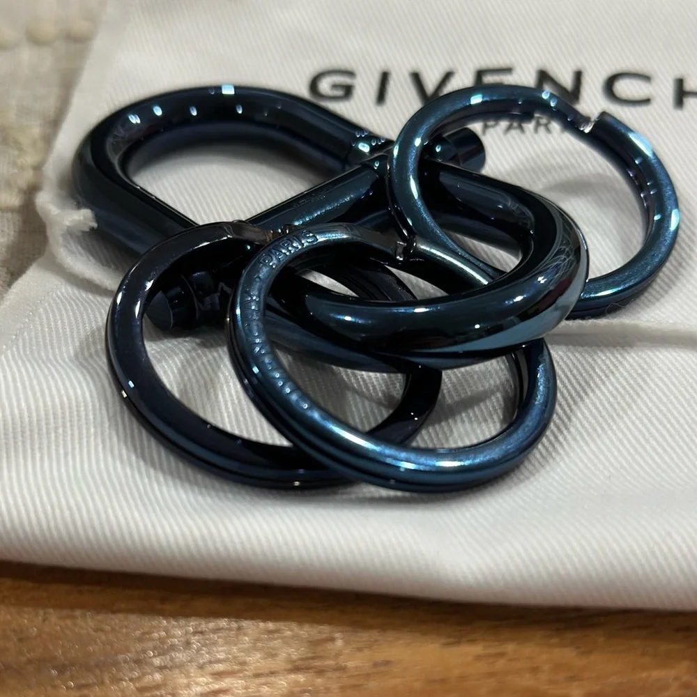 GIVENCHY 3 RING SPRING LOCKING CARABINER KEYRING - MIDNIGHT METALLIC BLUE - NEW